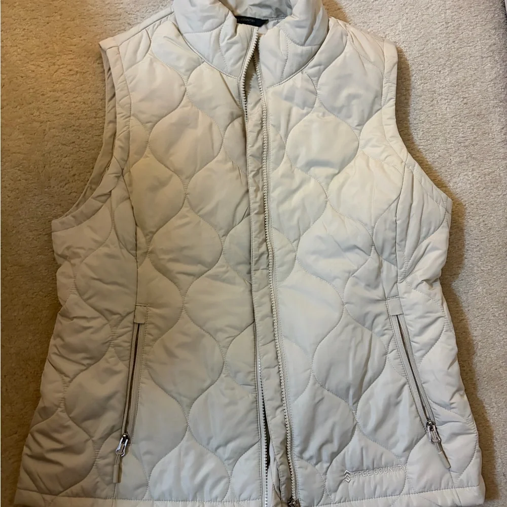 Free Country Women's Ivory Quilted Vest - Picture 1 of 3